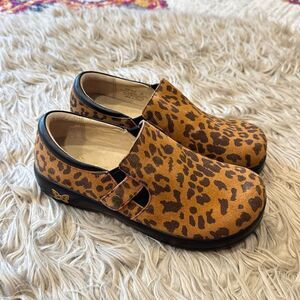 Alegría cheetah print leather shoes size 38 (US 8)